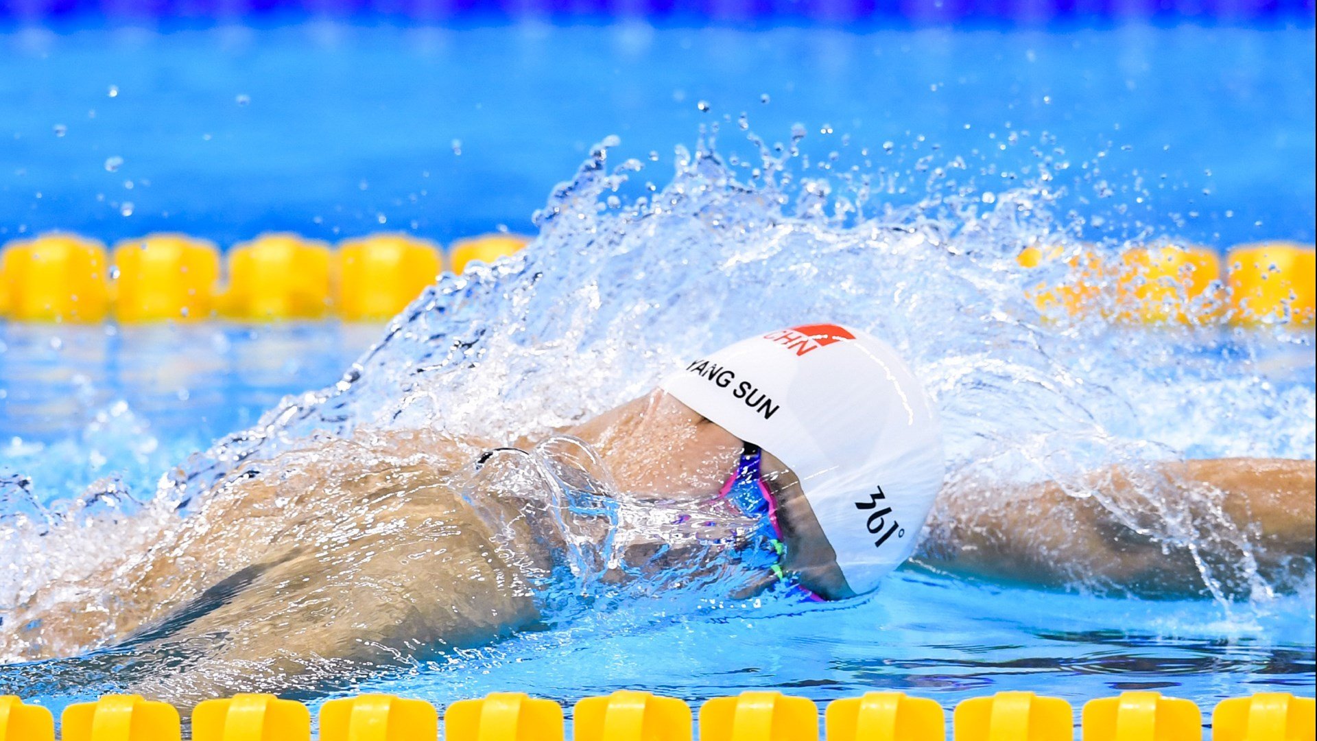 开云体育入口-赛道上的逆袭，拉塞尔高光表现引领索伯车队完胜哈斯